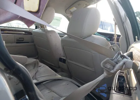 2011 Lincoln Town Car Signature Limited z USA, uszkodzony, nr VIN 2LNBL8CV6BX757412